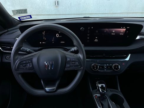 Used 2025 Buick Envista Preferred image 13