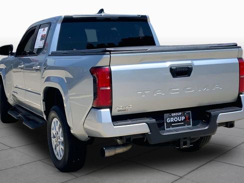 Used 2025 Toyota Tacoma SR5 AWD/4WD image 12