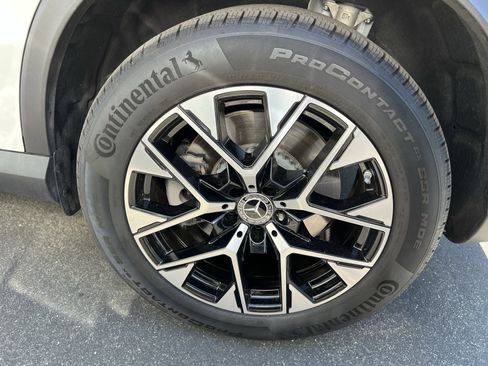 Used 2025 Mercedes-Benz GLC 350e 4MATIC image 13