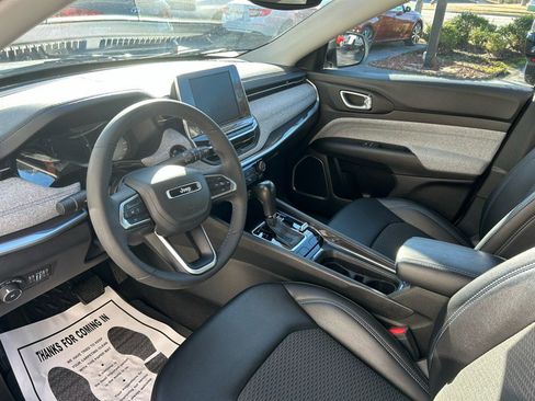 Used 2022 Jeep Compass Latitude image 10