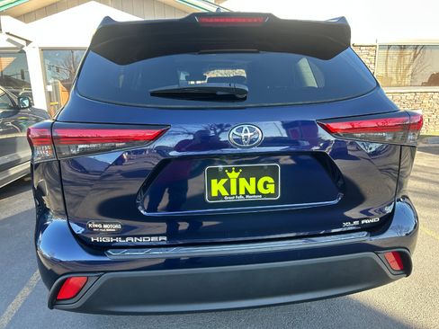Used 2022 Toyota Highlander XLE image 4