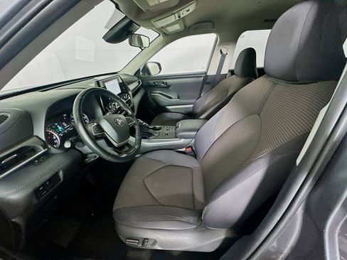 Used 2023 Toyota Highlander LE image 13