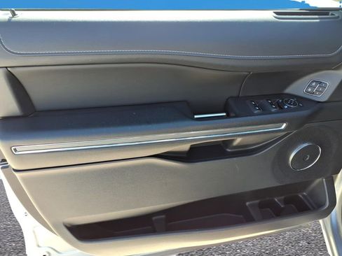 Used 2024 Ford Expedition XLT image 15