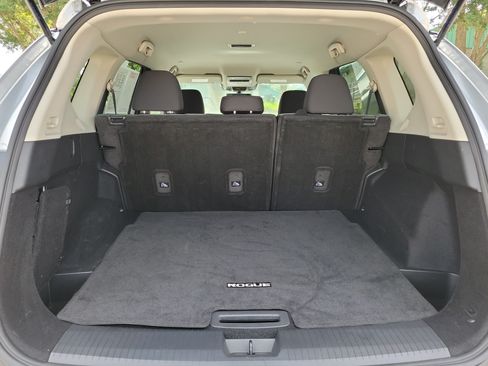 Certified 2023 Nissan Rogue SV FWD image 12