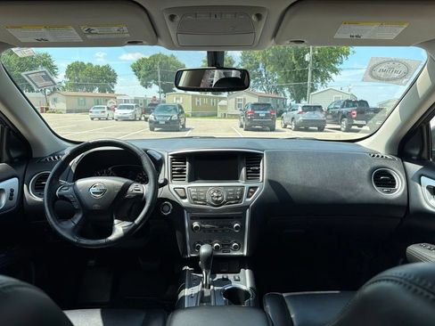 Used 2019 Nissan Pathfinder SL FWD image 13