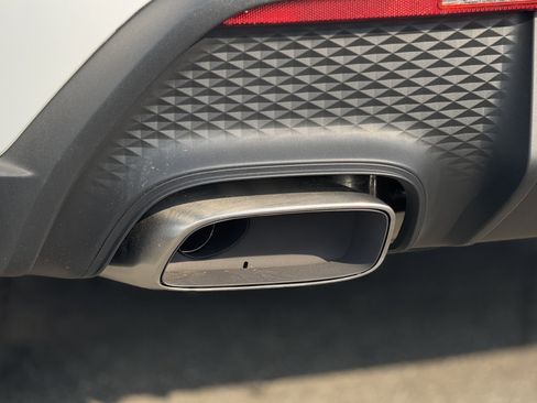 Certified 2025 Porsche Macan AWD/4WD image 20