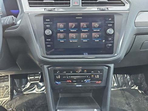 Certified 2023 Volkswagen Tiguan SE R-Line FWD image 21
