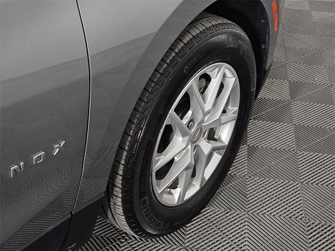 Used 2023 Chevrolet Equinox LT image 7