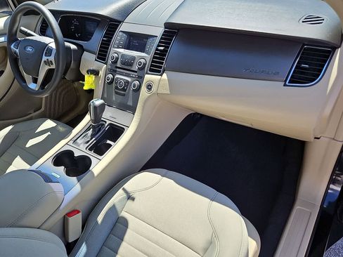 Used 2018 Ford Taurus SE FWD image 32