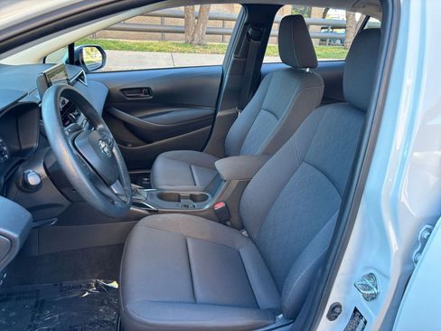 Used 2025 Toyota Corolla LE image 30