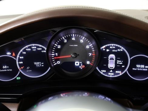 Used 2023 Porsche Cayenne Platinum Edition image 45