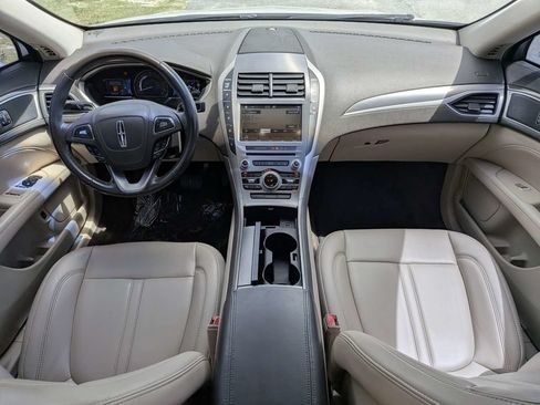 Used 2017 Lincoln MKZ Premiere FWD image 13