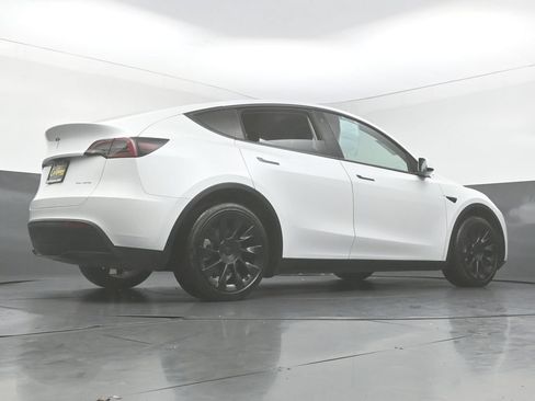 Used 2023 Tesla Model Y Long Range AWD/4WD image 43