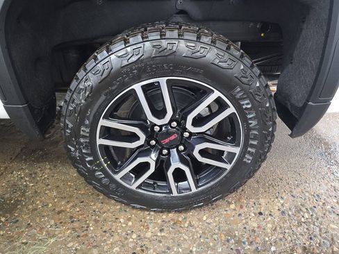 New 2026 GMC Sierra 1500 AT4 w/ AT4 Premium Package AWD/4WD image 31
