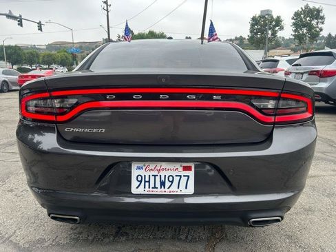Used 2020 Dodge Charger SXT w/ Leather Interior Group RWD image 4