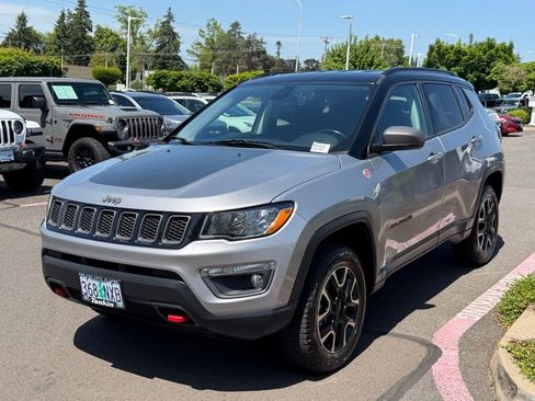 Used 2020 Jeep Compass Trailhawk AWD/4WD image 4