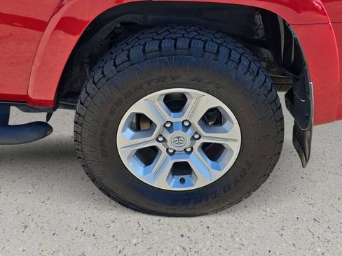 Used 2022 Toyota 4Runner SR5 Premium w/ Moonroof Package AWD/4WD image 34