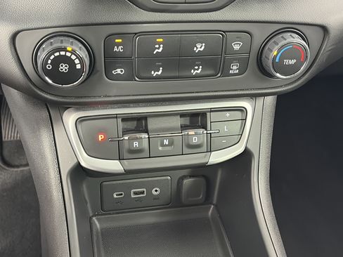 Used 2023 GMC Terrain SLE FWD image 20
