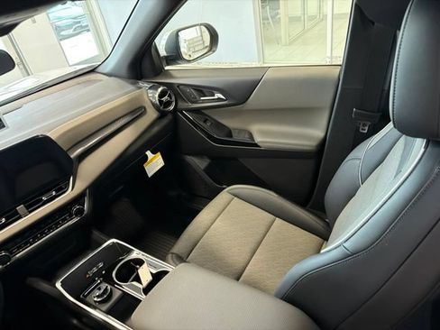 New 2027 Chevrolet Equinox LT w/ Convenience Package II AWD/4WD image 21