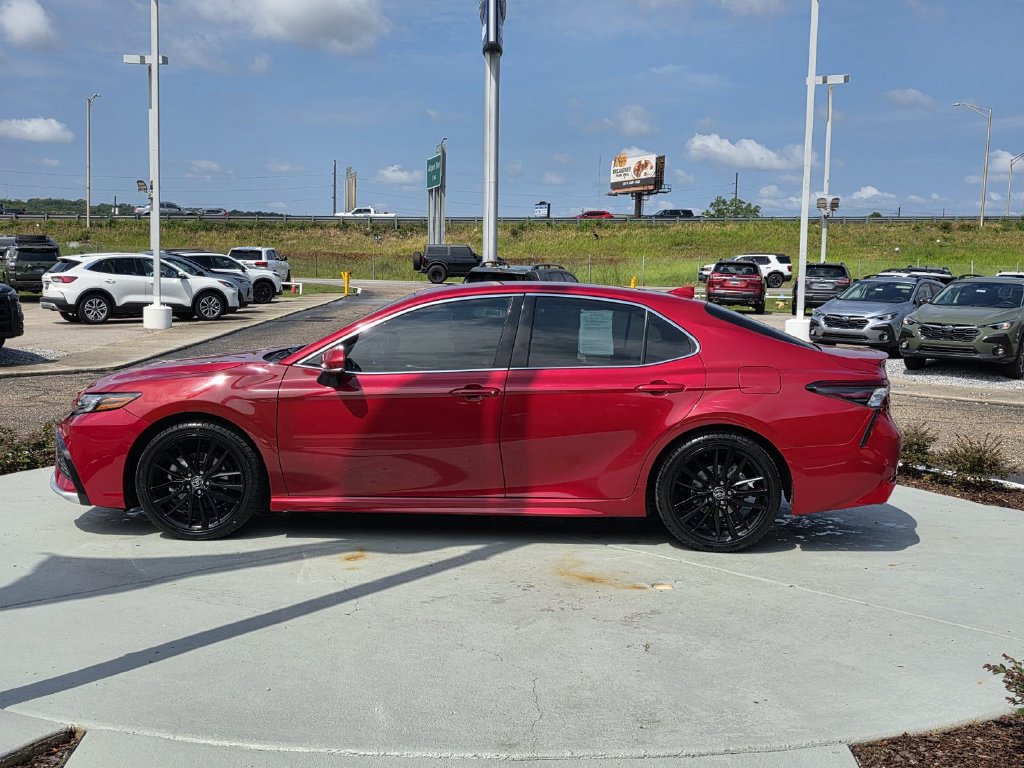 Used 2022 Toyota Camry XSE FWD image 6