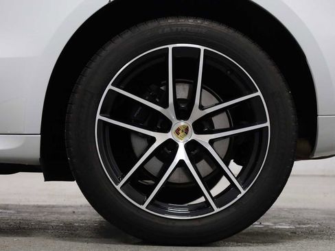 Certified 2023 Porsche Macan Turbo AWD/4WD image 38