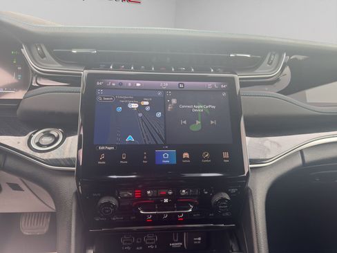 Used 2023 Jeep Grand Cherokee Trailhawk w/ Luxury Tech Group III image 17