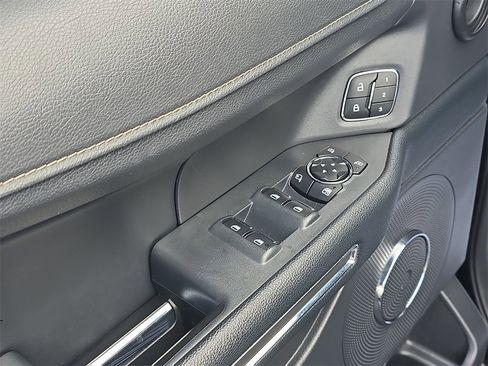 Used 2024 Ford Expedition XLT image 18