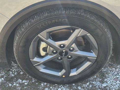 Used 2025 Kia K4 LXS image 30