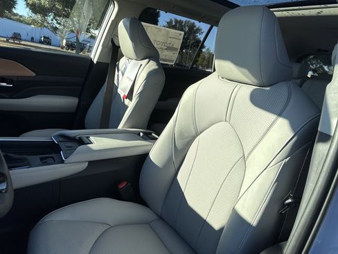 New 2026 Toyota Grand Highlander AWD Hybrid image 14