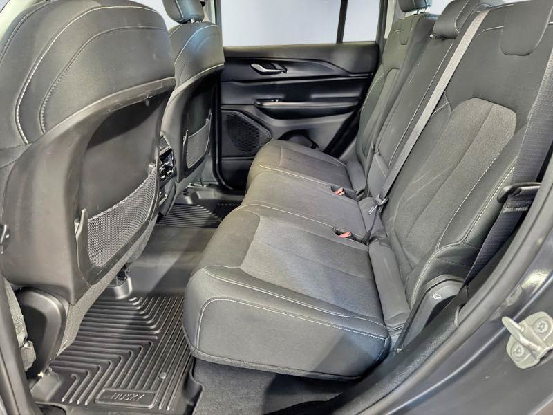 Used 2023 Jeep Grand Cherokee Laredo AWD/4WD image 20