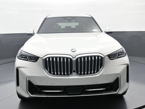 New 2026 BMW X5 xDrive40i w/ Premium Package AWD/4WD image 2