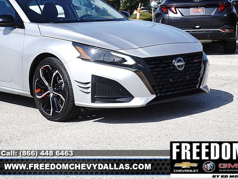 Used 2023 Nissan Altima 2.5 SR FWD image 39
