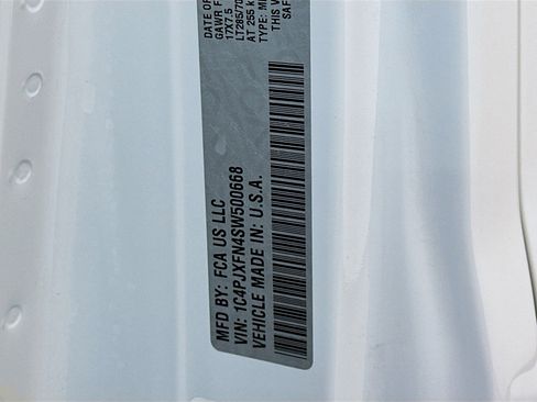 Used 2025 Jeep Wrangler Unlimited Rubicon image 12