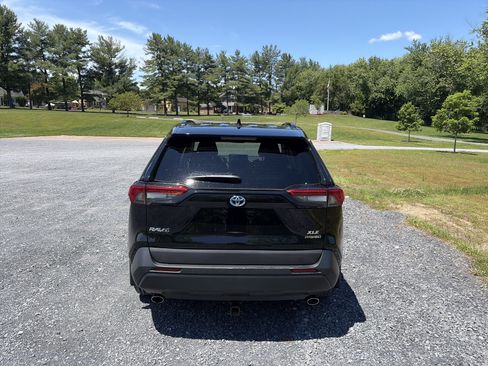 Used 2021 Toyota RAV4 XLE w/ XLE Grade Weather Package AWD/4WD image 6