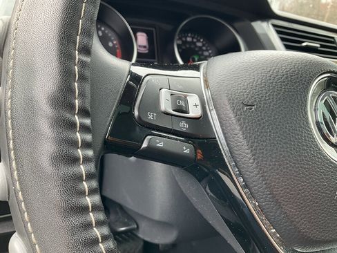 Used 2020 Volkswagen Tiguan SE w/ Panoramic Sunroof Package image 26