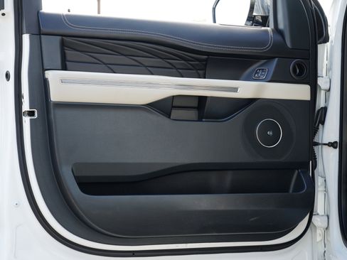 Used 2021 Ford Expedition Platinum image 16