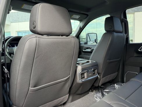 New 2026 GMC Sierra 2500 SLT w/ SLT Premium Package AWD/4WD image 16