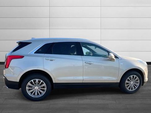 Used 2017 Cadillac XT5 Luxury w/ Driver Awareness Package FWD image 4
