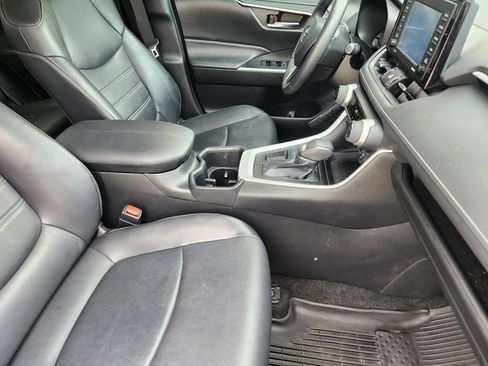 Used 2022 Toyota RAV4 XLE Premium FWD image 13
