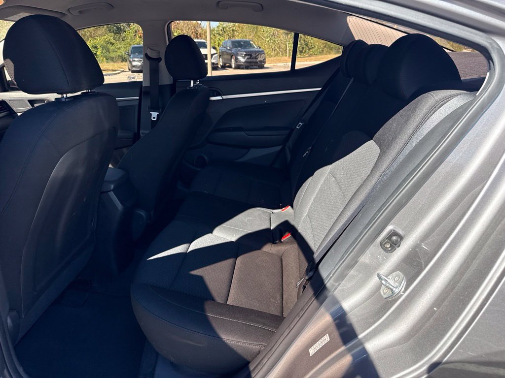 Used 2020 Hyundai Elantra SE w/ Cargo Package (C1) FWD image 17