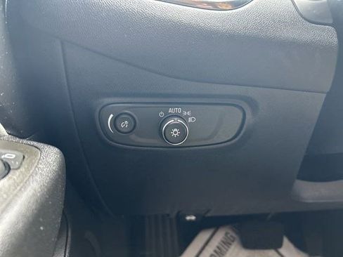 Used 2023 Chevrolet Equinox LT w/ Driver Convenience Package image 18