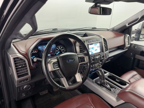 Used 2019 Ford F150 Platinum w/ Equipment Group 701A Luxury image 4