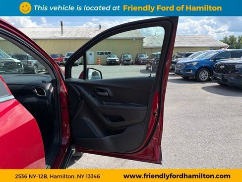 Used 2020 Chevrolet Trax LT w/ Driver Confidence Package AWD/4WD image 28