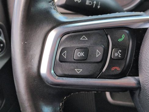 Used 2018 Jeep Wrangler Unlimited Sahara w/ Dual Top Group AWD/4WD image 18