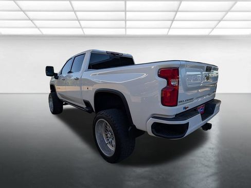 Used 2022 Chevrolet Silverado 2500 High Country w/ Technology Package AWD/4WD image 2