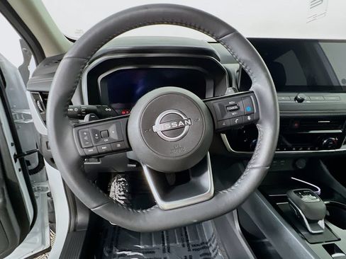 Used 2024 Nissan Rogue SL AWD/4WD image 10