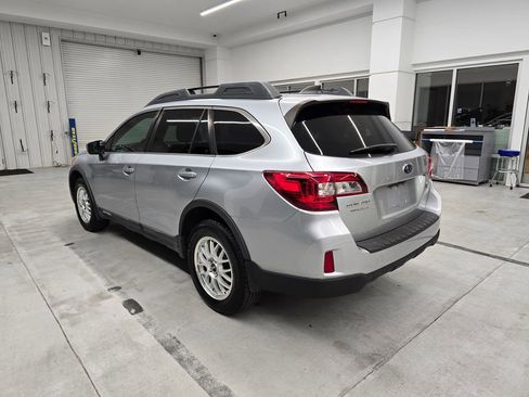 Used 2017 Subaru Outback 2.5i Premium image 4