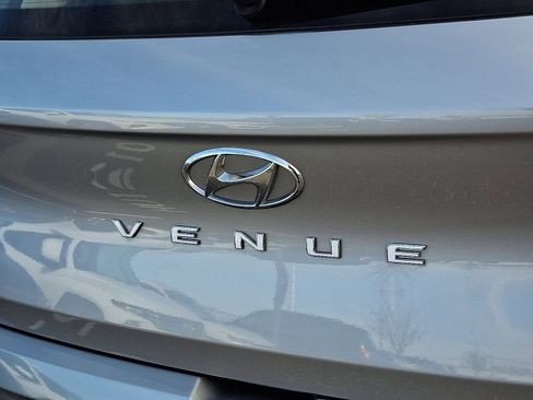 Used 2023 Hyundai Venue SEL image 30