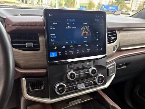 Used 2023 Ford Expedition Limited image 16