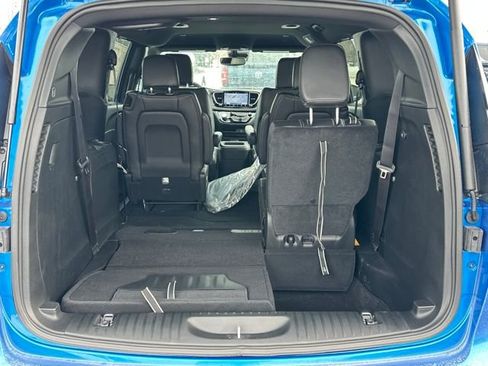 New 2026 Chrysler Pacifica Select image 9
